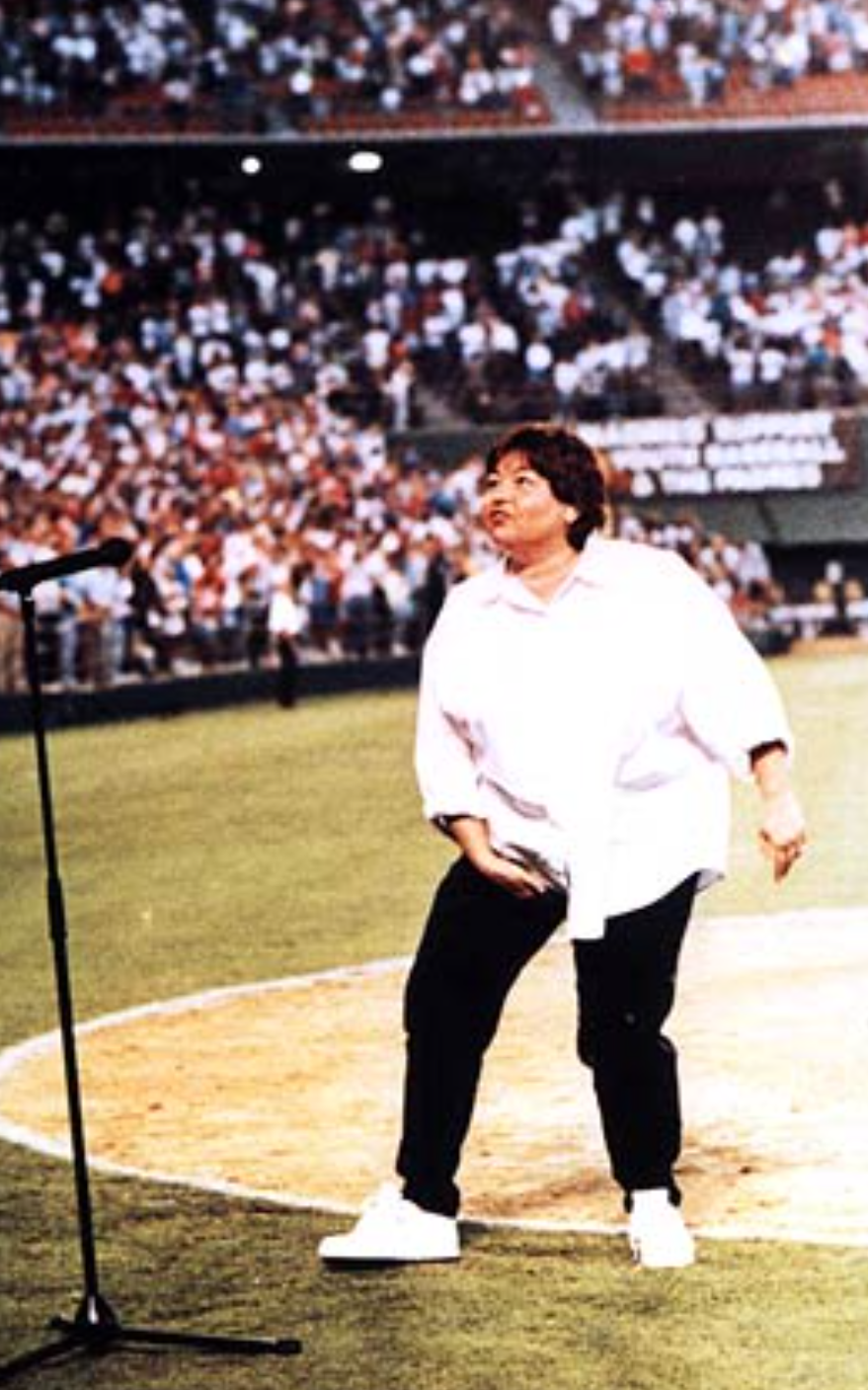 Roseanne butchers the National Anthem – San Diego news flashback
